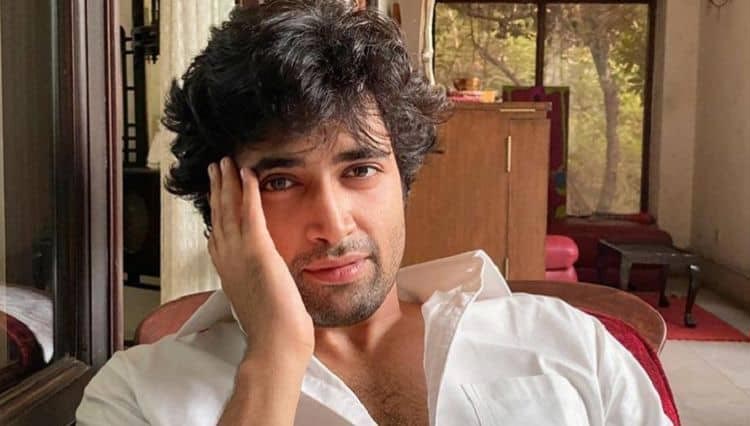 adivi sesh,sesh discharged from hospital,dengue fever  డెంగ్యూ నుండి బయటపడిన అడివి శేష్