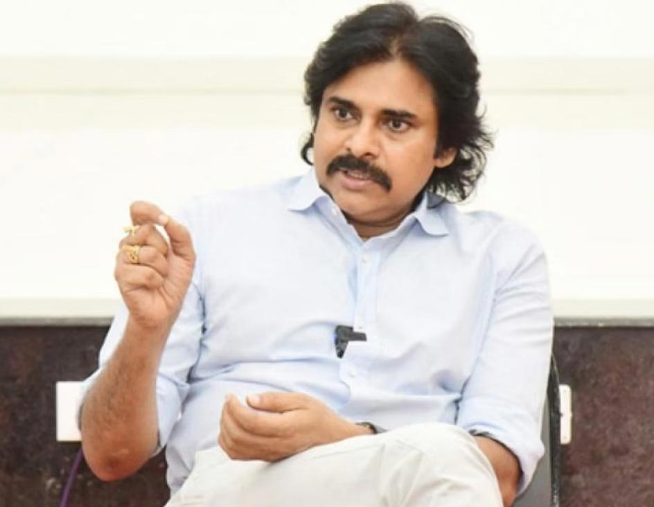 pawan kalyan  పవన్ కి పనికిరాని సలహాలు 