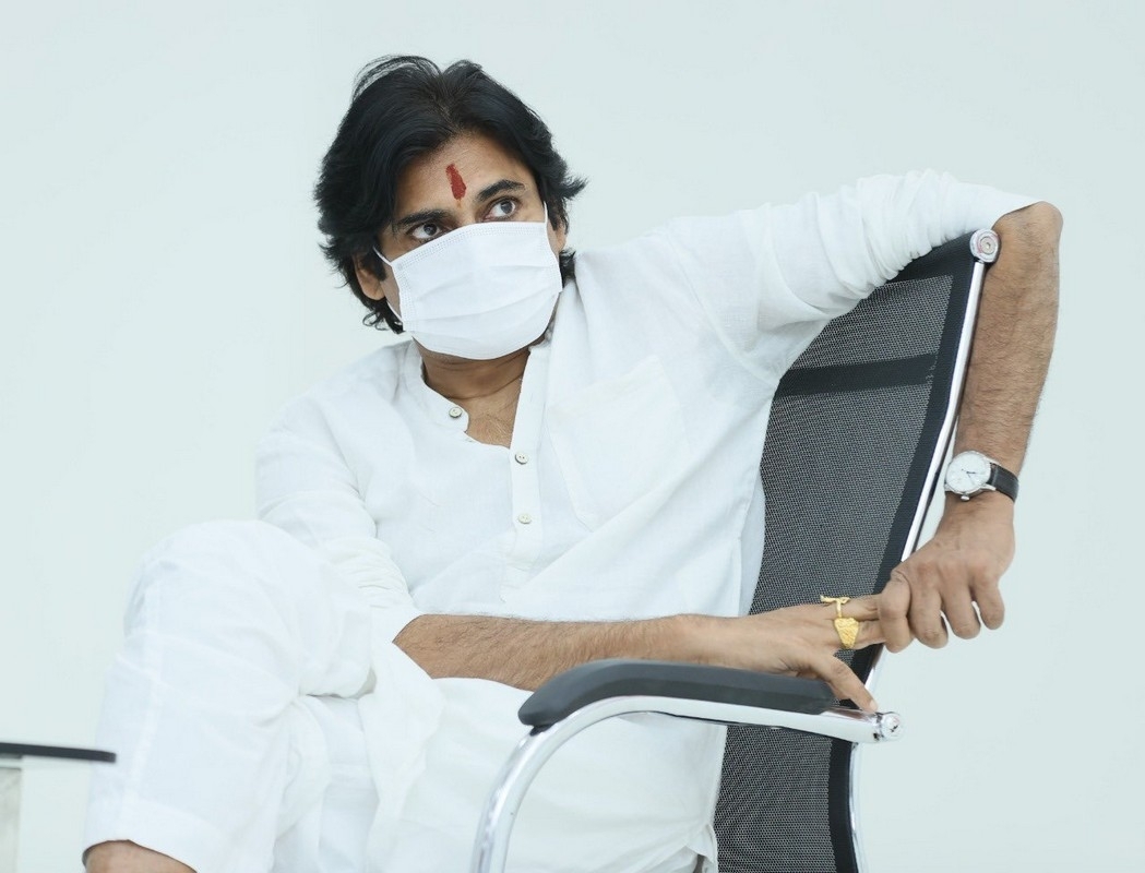 pawan kalyan,ghmc,janasena party,greater elections  గ్రేటర్‌ బరిలో జనసేన.. పవన్ టైం వేస్ట్ నిర్ణయం!