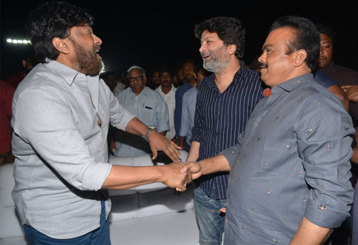 trivikram srinivas,chiranjeevi,mega fanism,pawan kalyan,director  త్రివిక్రమ్.. ‘మెగా’ అభిమానం వదలడం లేదుగా! 