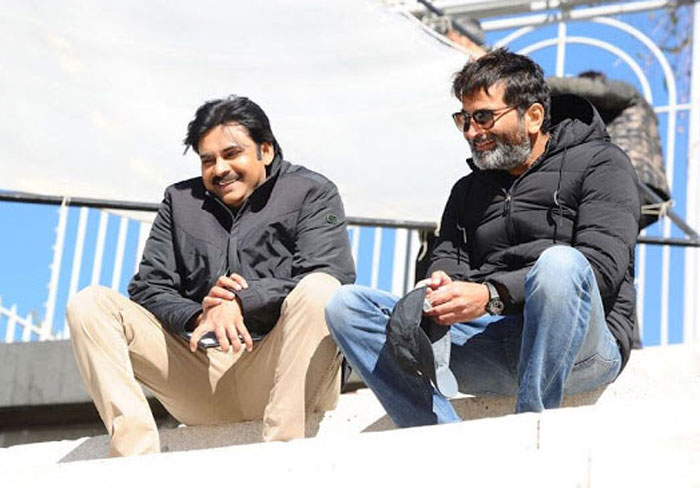 trivikram srinivas,pawan kalyan,agnathavasi movie,karnataka  పవన్ ని త్రివిక్రమ్ ఇబ్బంది పెట్టేస్తున్నాడుగా!