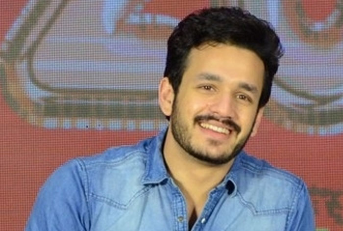 akhil akkineni,craze,200 big c store,remuneration  అఖిల్ డబ్బులు బాగానే సంపాదిస్తున్నాడు!