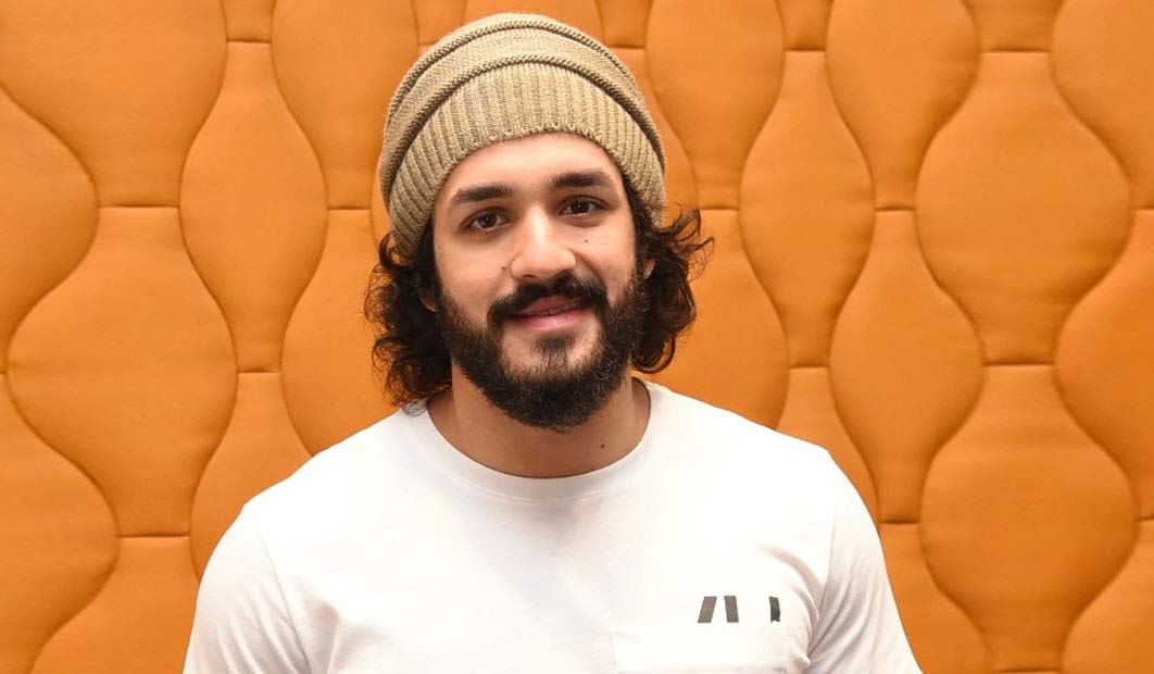 akhil akkineni  ఫైనల్లీ అక్కినేని అఖిల్ సెట్స్ లోకి..