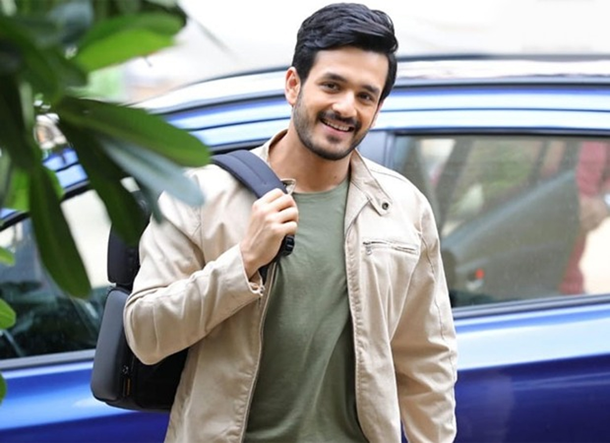 akhil,rashmika,mumbai model,surender reddy  అఖిల్ కి అందని హీరోయిన్?