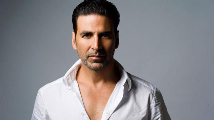 akshay kumar,donates,1 crore,cyclone fani,odisha  పౌరసత్వం అన్నారుగా.. కోటిచ్చాడు..!  