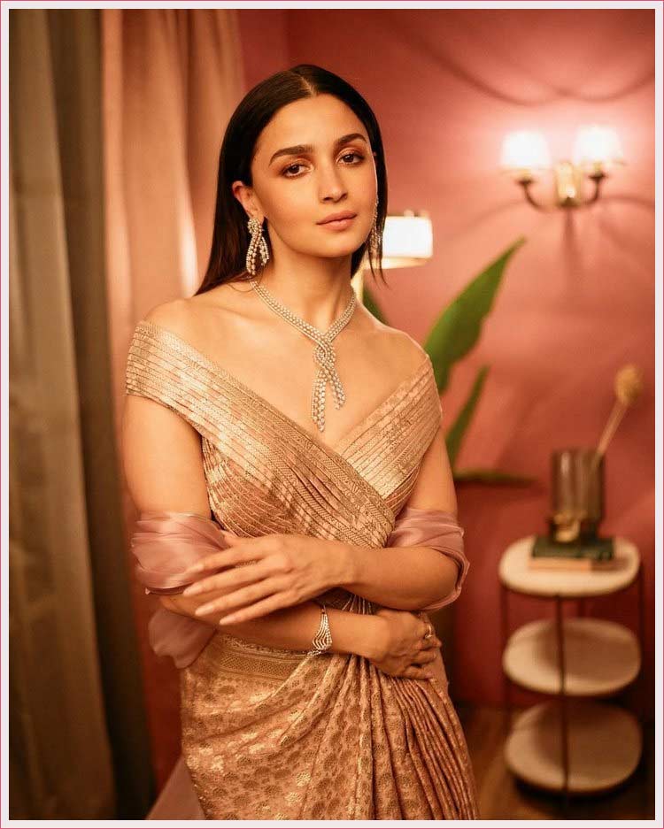 alia bhatt  అజంతా శిల్పంలా అలియా భట్ 