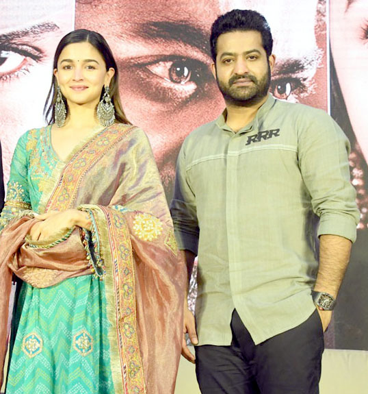 ntr,alia bhatt,rrr,koratala siva,junior ntr  జూనియర్ ఎన్టీఆర్ పక్కన అలియా భట్.?