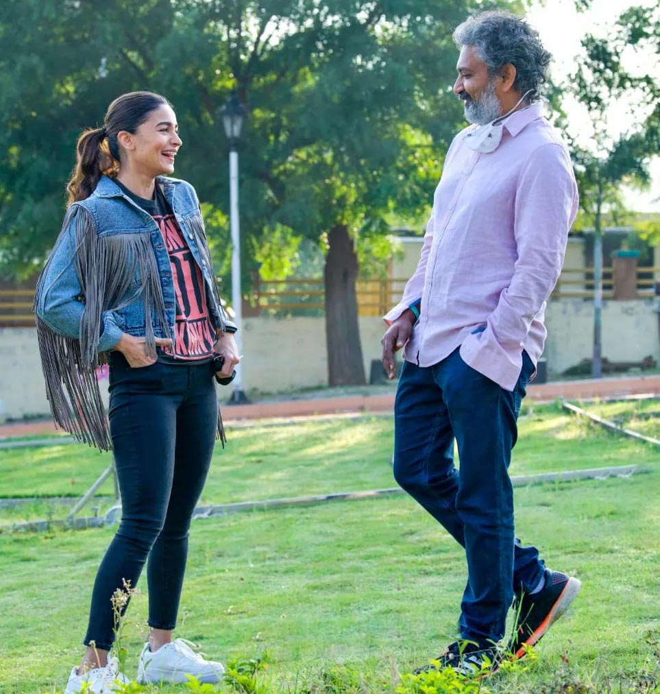 alia bhatt,ss rajamouli  రాజమౌళిని పొగిడేస్తున్న బాలీవుడ్ బ్యూటీ 