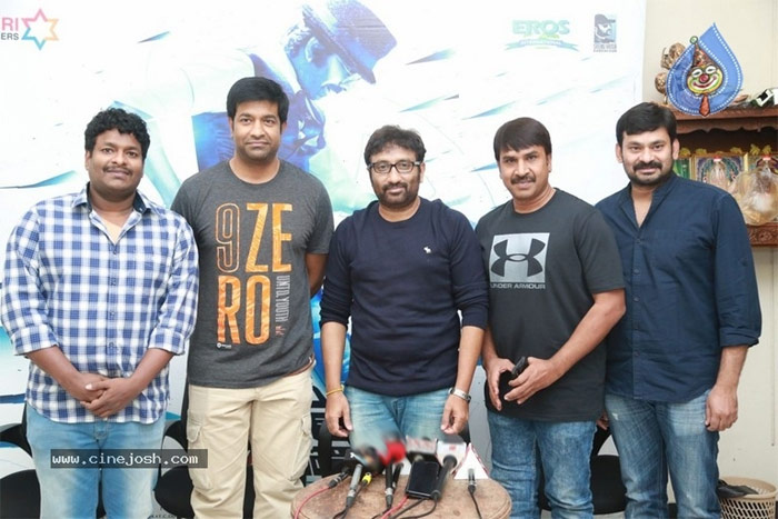 srinu vaitla,vennela kishore,amar akbar antony,press meet  AAAలో బేబీ సిట్టర్ బాబీ.. బాగా నవ్విస్తాడట! 