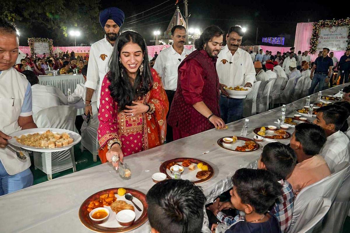 anant ambani  అంబానీ ఇంట పెళ్లంటే ఆ మాత్రం ఉండాలి 