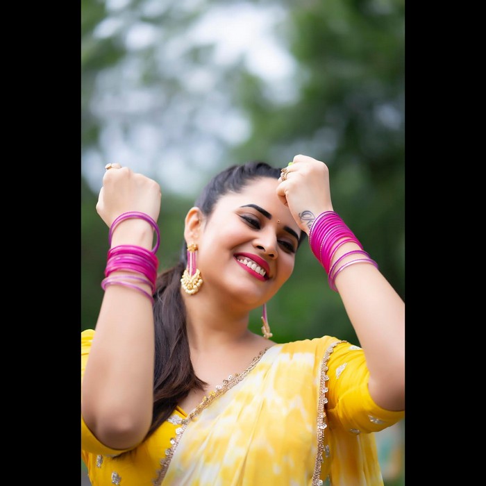 anasuya bharadwaj,anasuya bharadwaj latest pics,anasuya bharadwaj photo shoot,anasuya bharadwaj jabardasth shoot,anchor anasuya bharadwaj  అనసూయ భరద్వాజ్ హాఫ్ సారీ పిక్స్ 