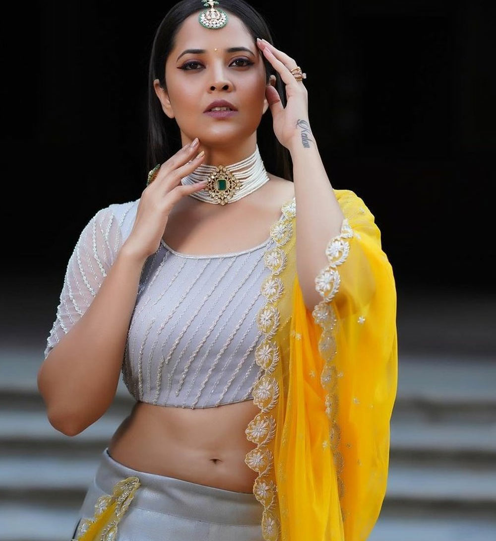 anasuya,remuneration,fee,thank you brother movie,anasuya glamour stills  అనసూయ కి అంత తక్కువ