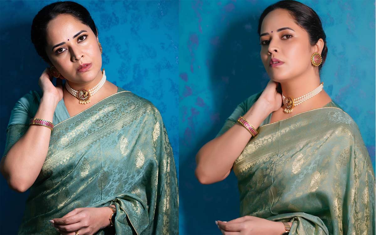 anasuya  అందమైన చీరకట్టులో అనసూయ 