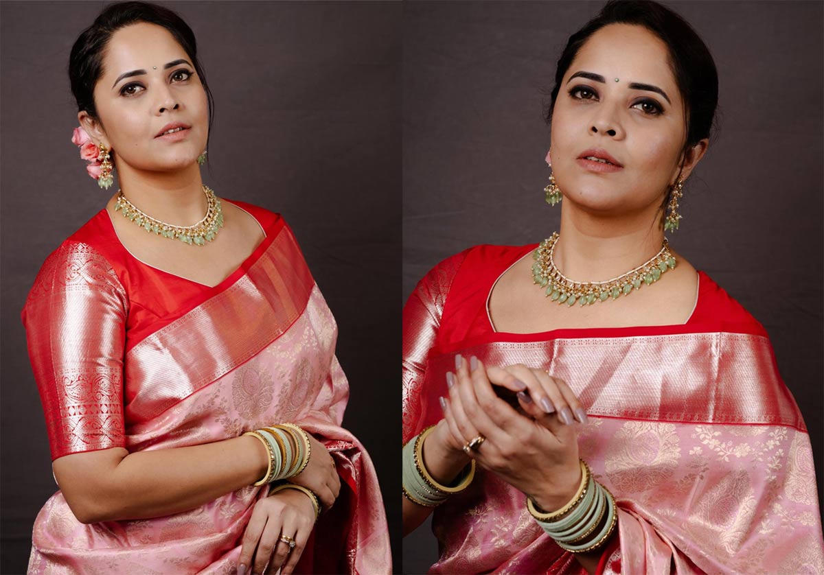 anasuya bharadwaj  కంచిపట్టు చీరలో మెరుస్తున్న అనసూయ 