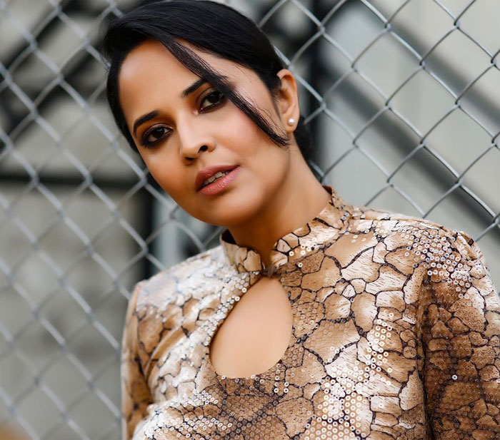 anasuya,netizen,birthday special,anchor anasuya,birthday special  అనసూయ నెటిజన్‌కి బాగా గడ్డిపెట్టింది!