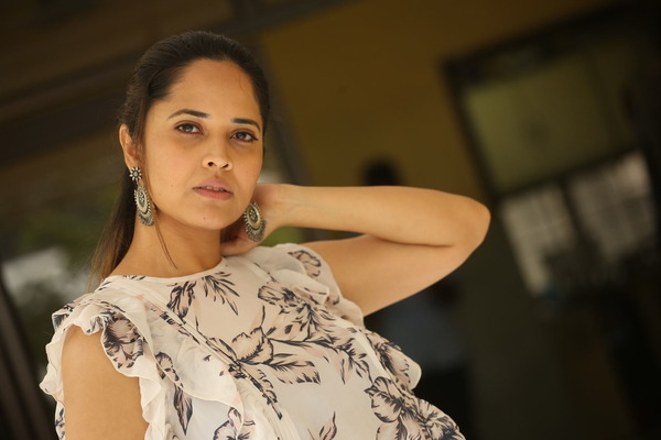 anchor anasuya,jabardasth,krishnavamsi,telugu film industry   జబర్దస్త్ యాంకర్ గ్లామర్ రహస్యం అదేనేమో..?