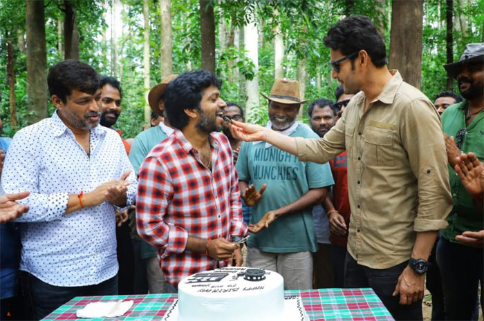 director,anil ravipudi,birthday,celebrates,sarileru neekevvaru,sets  ‘సరిలేరు..’ సెట్స్‌లో దర్శకుడి బర్త్‌డే హంగామా