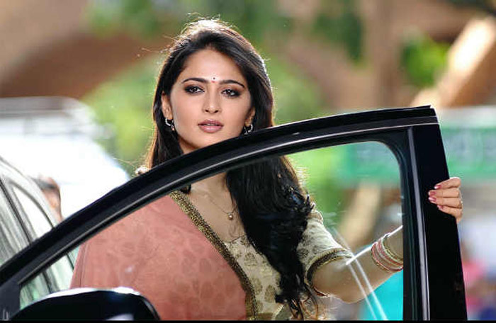 anushka,car driver,gift,bhagamathie,prabhas  ఈ వార్త నిజమేనా అనుష్కా..? 