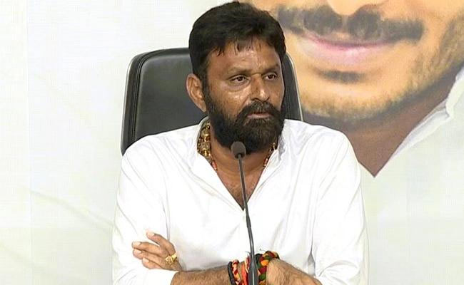 ap minister,kodali nani,slams,chandrababu naidu,press meet,lokesh,ramoji rao,tv 5 murthy,andhrajyothi radhakrishna  బాబు పై విరుచుకుపడిన కొడాలి నాని