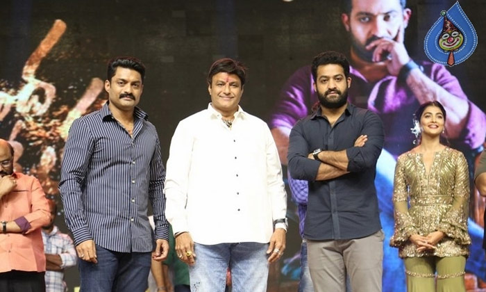 jr ntr,young tiger ntr,balakrishna,chief guest,aravinda sametha success meet,kalyan ram  యంగ్ టైగర్ ముఖంలో ఆ ఆనందం చూశారా?