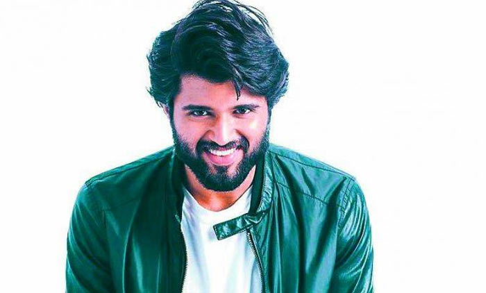 rahul sankrityayan,arjun reddy,vijay devarakonda,vijay devarakonda movie updates  విజయ్ దేవరకొండ టార్గెట్ డిసెంబర్..!