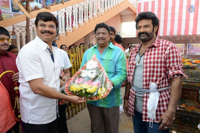 balakrishna,ks ravikumar,balakrishna 102 movie look,balayya new look  బాలయ్యో..ఈ గెటప్‌ అదే కదయ్యో! 