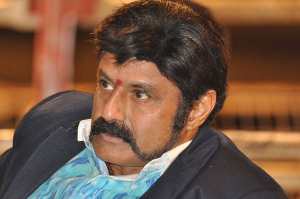 balakrishna,balakrishna 100 movie,krish,bollywood heroines fro nbk,sunnyleone,hema malini  బాల‌య్య  బాలీవుడ్‌పై ప‌డ్డాడు..! 