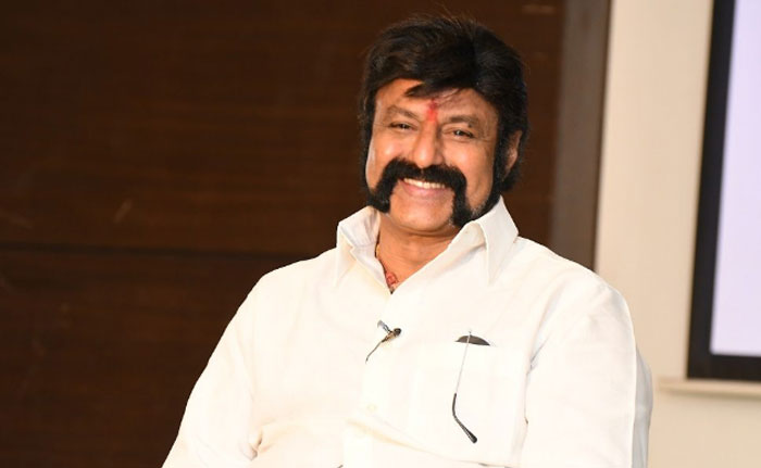 balakrishna,v v vinayak,boyapati srinu,movies,green signal  బాలయ్య ఆ సినిమా ఆగిపోలేదు..! 