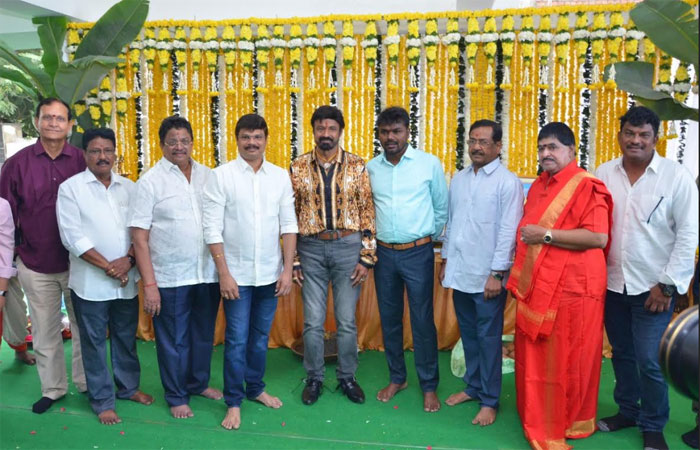 balakrishna,boyapati srinu,hat-trick film,opening,details  బాలయ్య, బోయపాటి హ్యాట్రిక్ ఫిల్మ్ మొదలైంది