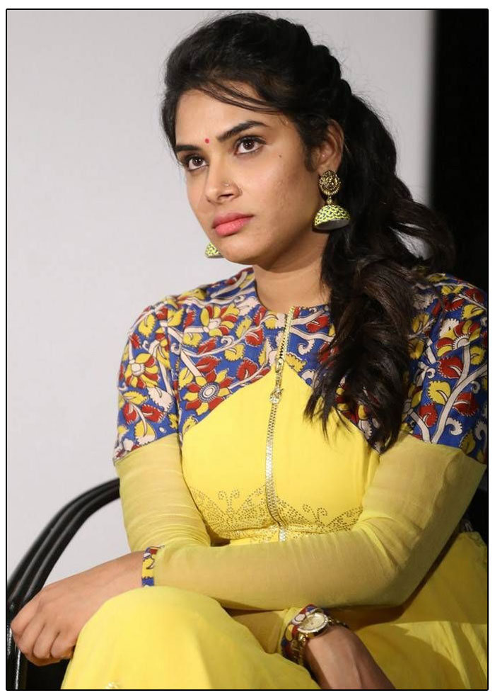 hariteja  BB 8: ఈసారి తప్పించుకోలేదు