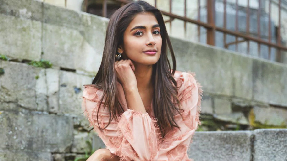 pooja hegde,beast producers,beast movie,vijay  పూజ హెగ్డే పై షాకింగ్ న్యూస్ 