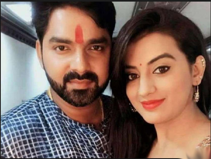 pawan singh,akshara singh,bhojpuri,social media  రియల్: హీరోయిన్‌ ని చితక్కొట్టిన హీరో..!