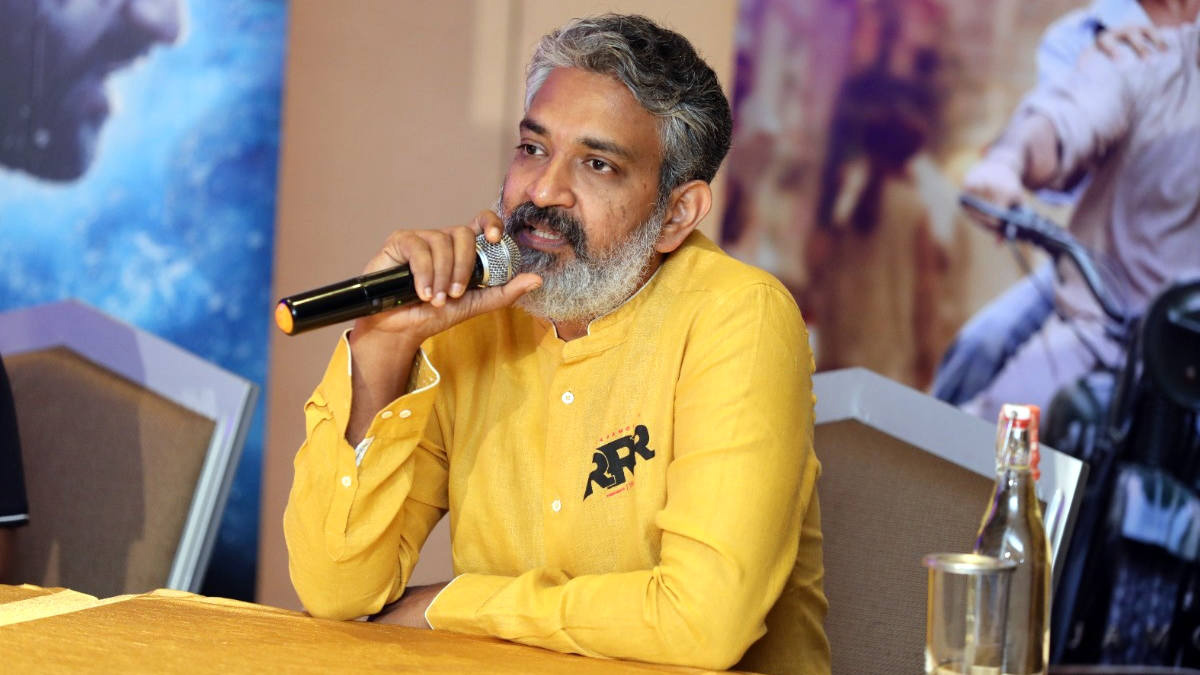 rajamouli,mahesh babu,rajamouli - mahesh combo,vijayendra prasad,sarkaaru vaari paata,trivikram movie,ssmb28  మహేష్ సినిమాపై రాజమౌళి అప్ డేట్ 