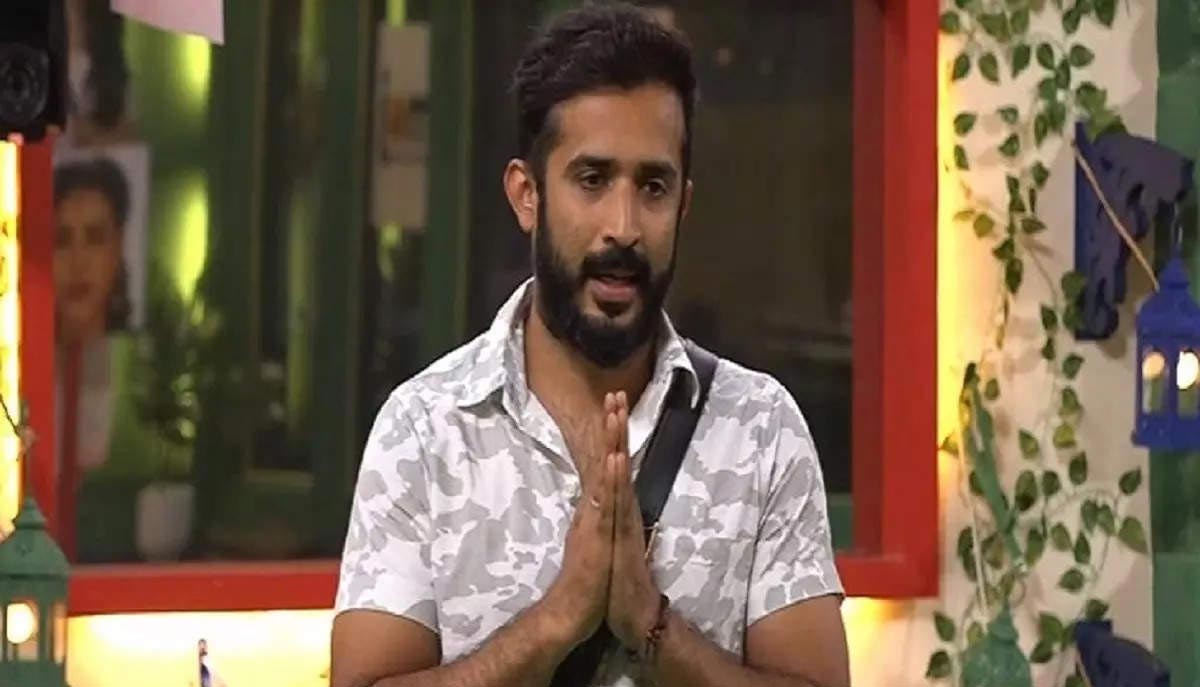 anchor ravi,bigg boss 5,bigg boss telugu,ravi admitted the mistake,monday nominations  బిగ్ బాస్ 5: క్షమాపణ చెప్పిన యాంకర్ రవి 