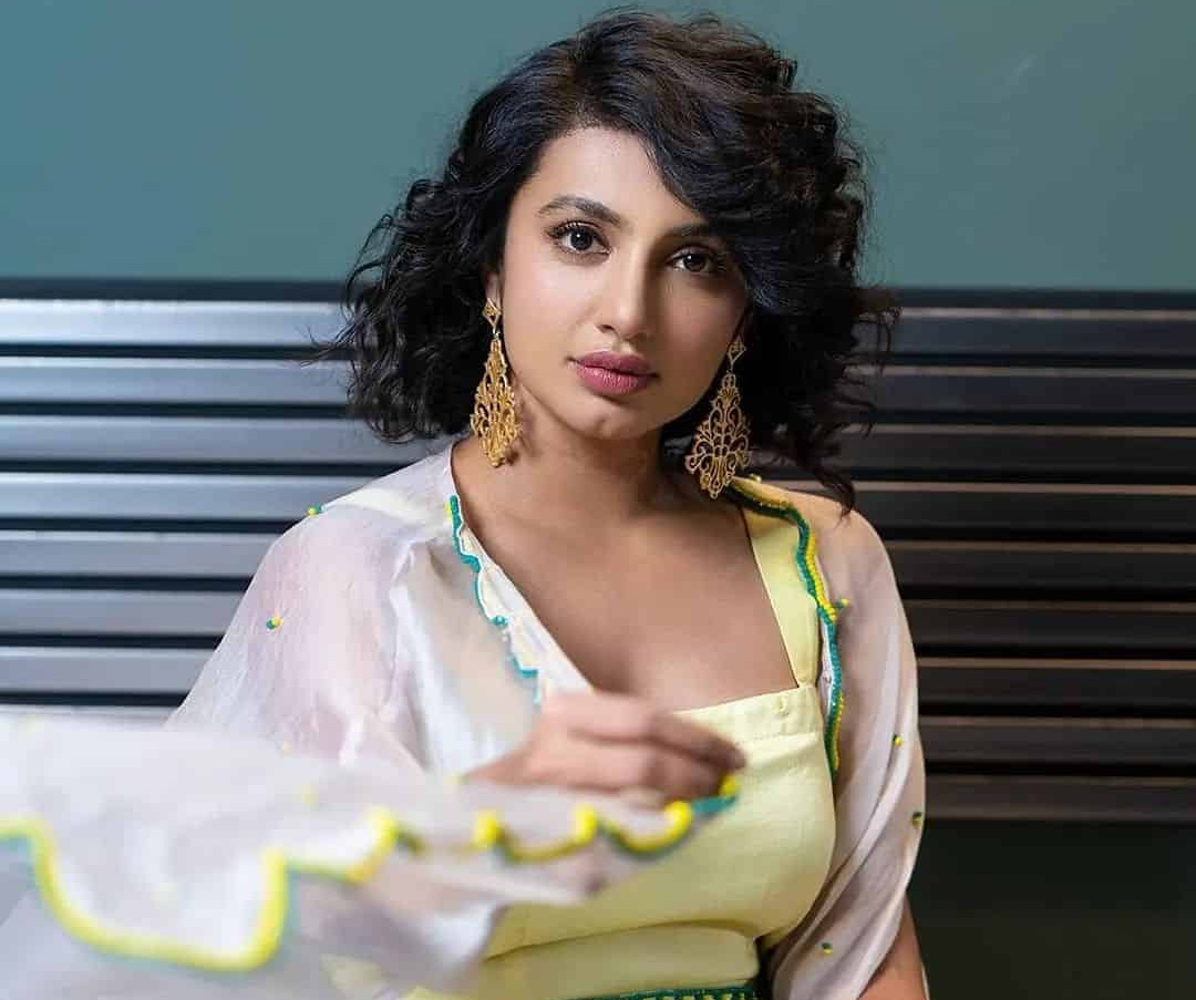 bigg boss,bigg boss non-stop,tejaswi madivada,eliminated  బిగ్ బాస్ లో షాకింగ్ ఎలిమినేషన్ 