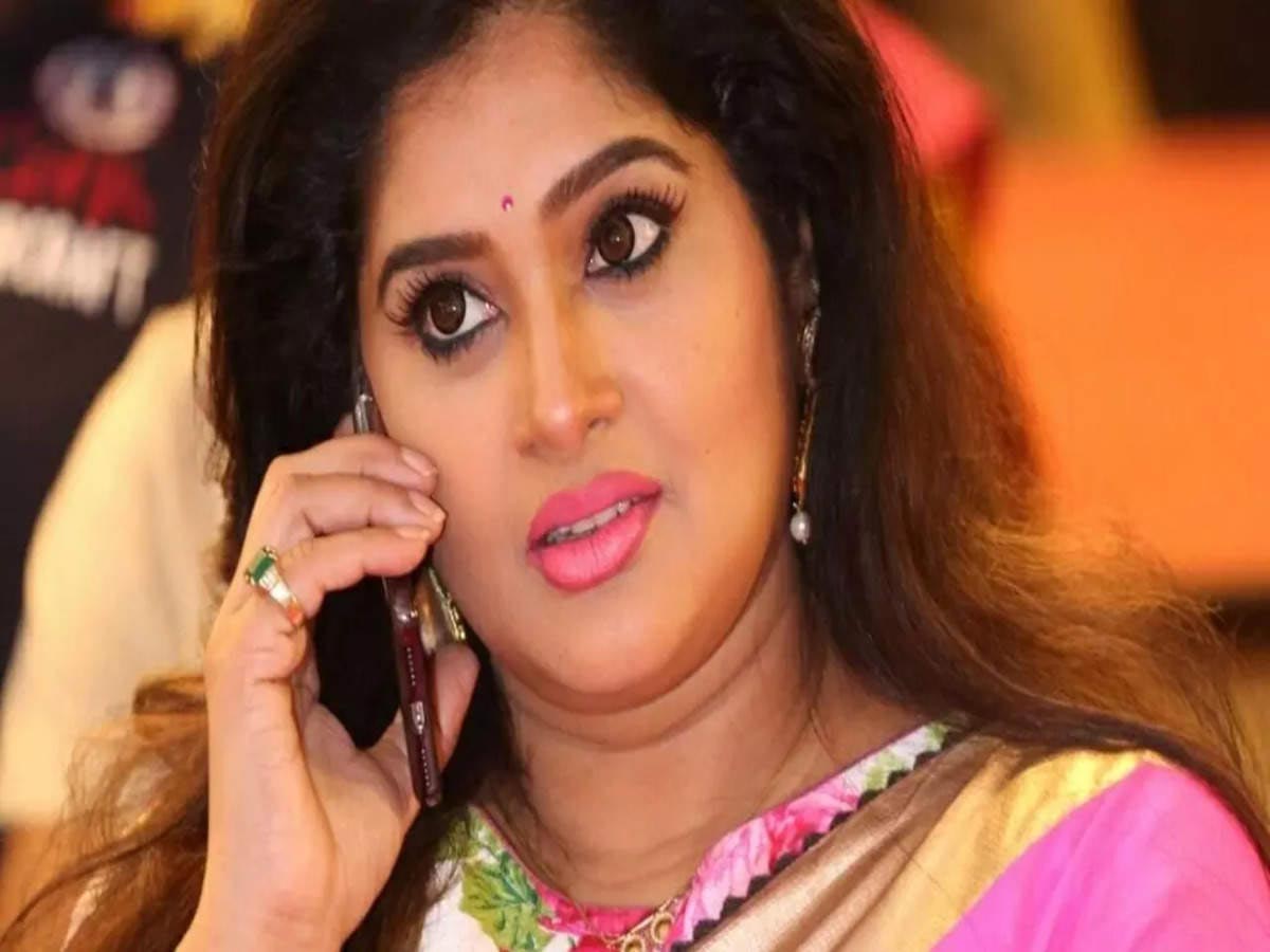 bigg boss 5,bigg boss telugu,priya,complaint against the bigg boss makers  బిగ్ బాస్ ప్రియ ఎవరిపై కంప్లైంట్ చేసింది