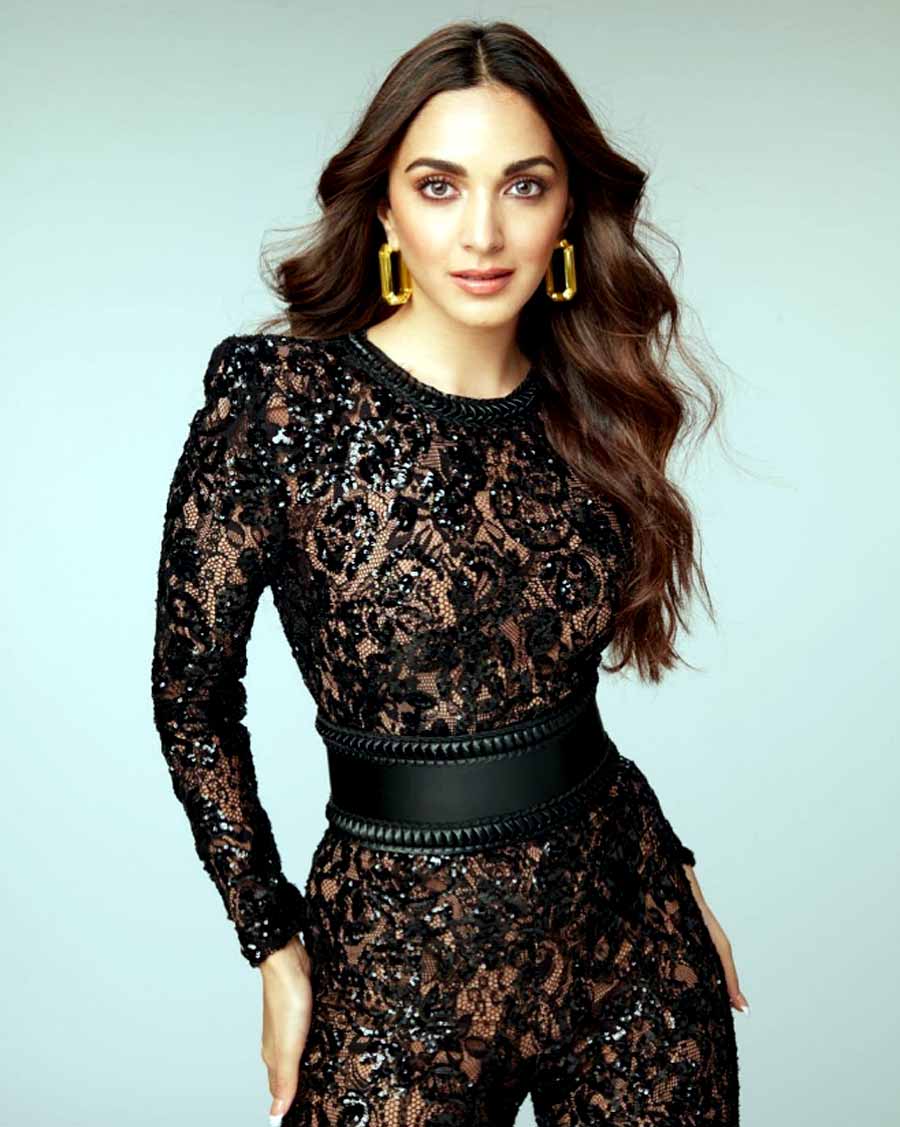 kiara advani,kiara sensual look  హీటెక్కిస్తున్న కియారా అద్వానీ