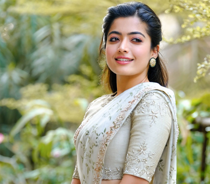 rashmika mandanna,tupaki movie,sequel,vijay,heroine,kajal agarwal  రష్మికకు మరో బంపర్ ఆఫర్..!