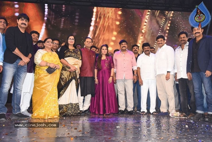 cine mahotsavam event,celebrities,chiranjeevi,mahesh babu,tollywood,heroines  వావ్.. అనేలా తెలుగు సినీ రథసారధుల ఫంక్షన్