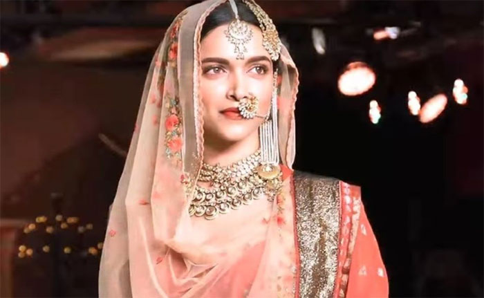 padmavati movie,deepika padukone,censor board,central censor board  'పద్మావతి'కి కొత్తేడాది కలిసొచ్చేలానే ఉంది! 