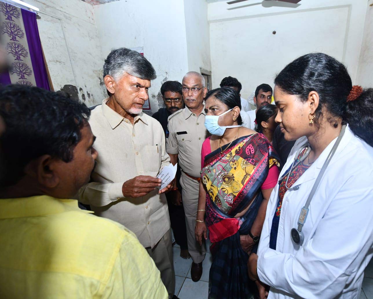 chandrababu,kandukur sabha  బ్రేకింగ్: చంద్రబాబు రోడ్ షోలో తొక్కిసలాట 