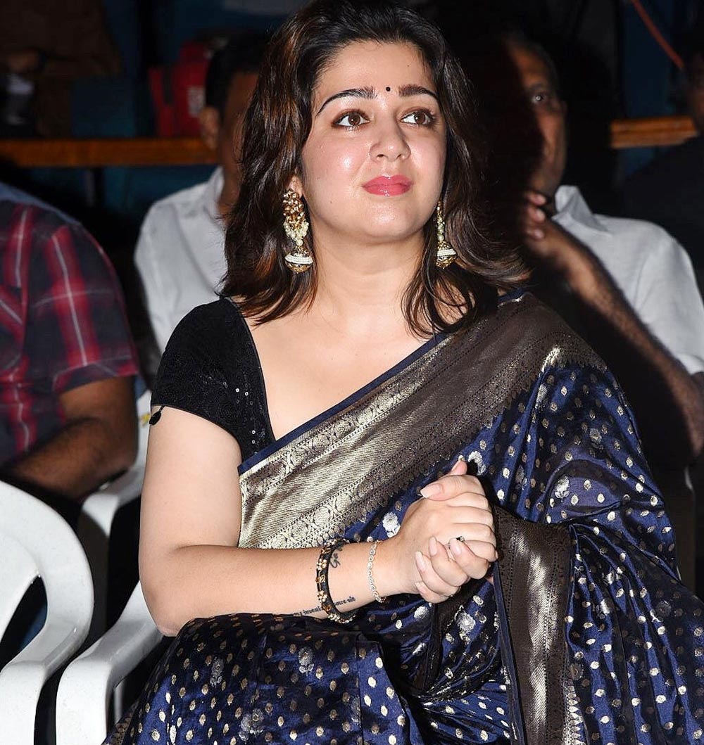 liger,charmi  లైగర్ బయ్యర్లకు ఛార్మి హామీ