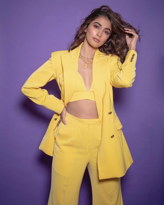 pooja hegde,pooja hegde photos,pooja hegde yellow dress photoshoot,pooja hegde pics,pooja hegde images  పూజ హెగ్డే డ్రెస్ పై చీప్ కామెంట్స్