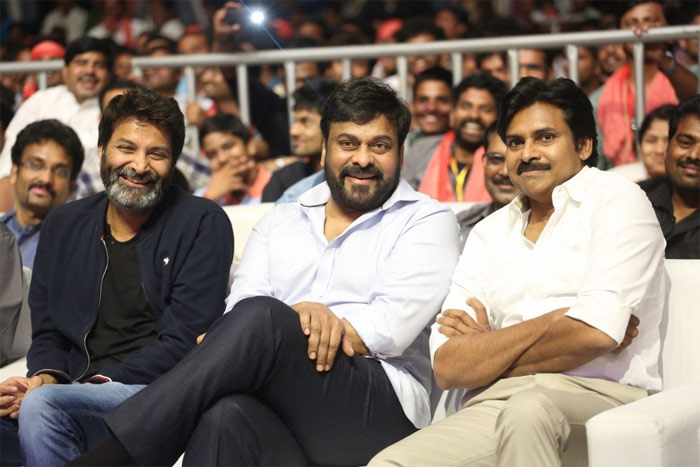 chiranjeevi,pawan kalyan,trivikram srinivas,new movie  చిరు సినిమాలో అరగంట సేపు పవన్! 