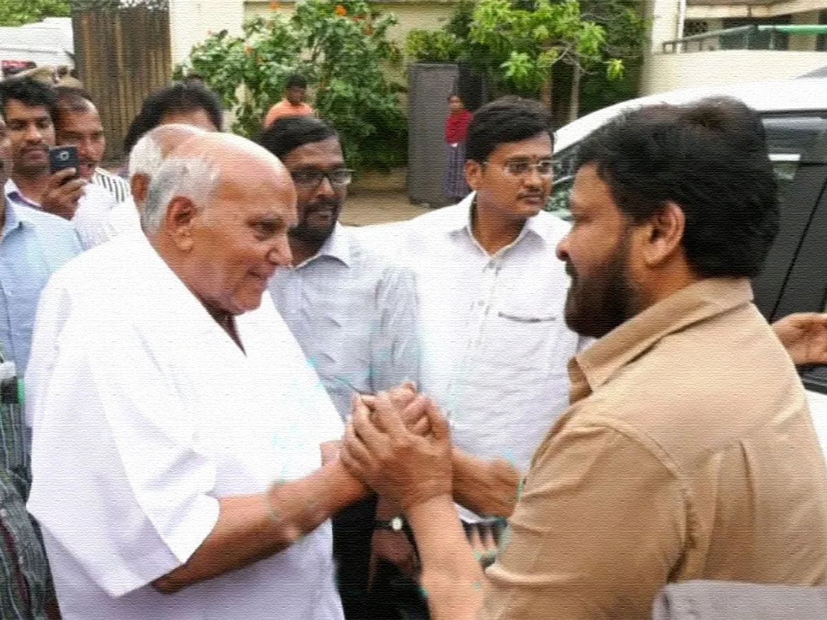 ramoji rao  రామోజీ సభకు చిరంజీవి రాలేదేం!