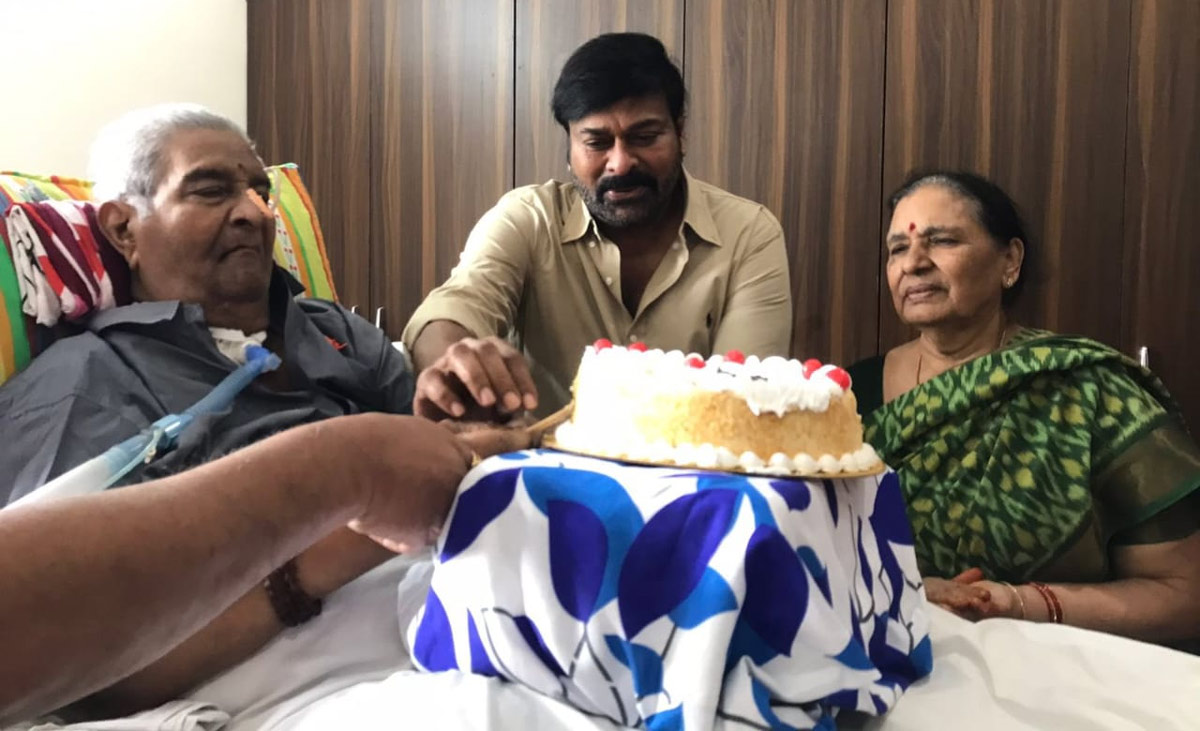 chiranjeevi,kaikala birthday,satyanarayana  చిరంజీవి సమక్షంలో కైకాల జన్మదిన వేడుకలు