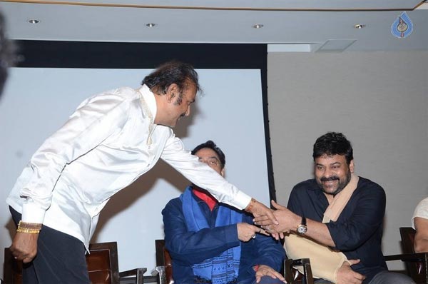 chiranjeevi,khamoosh book launch,mohan babu,teasing  చిరుని టీజ్ చేయడం మానవా మోహనా! 