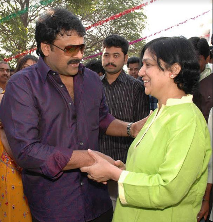 chiranjeevi,pay homage,b jaya  సోదరి జయ లేరంటే నమ్మలేకపోయా: చిరంజీవి