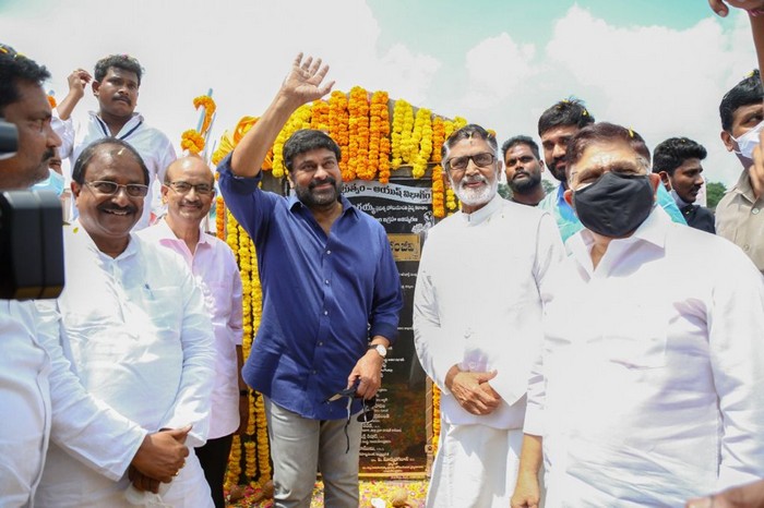 chiranjeevi,allu aravind,allu ramalingaiah statue,rajahmundry  రాజమండ్రిలో చిరు