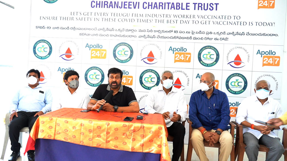 chiru,vaccination drive,cine workers  సీసీసీ ఆధ్వర్యంలో వాక్సిన్ డ్రైవ్: చిరు 